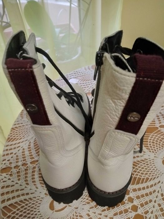 Дамски ботуши и боти