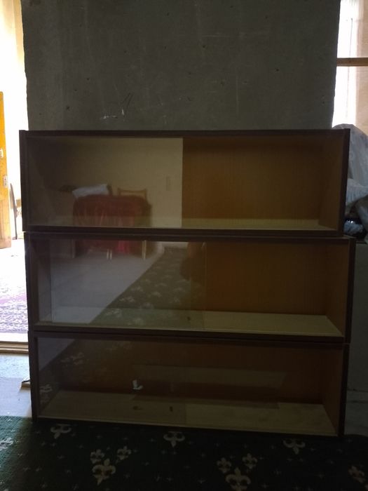 диван и кресло  термо  книжни полка  шкаф для посуди  и полка