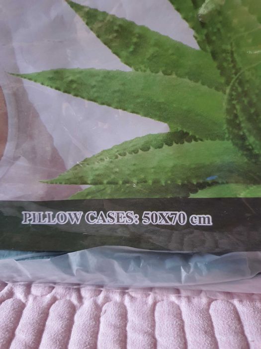 Продам подарочный набор постельного белья и две вакуумные подушки