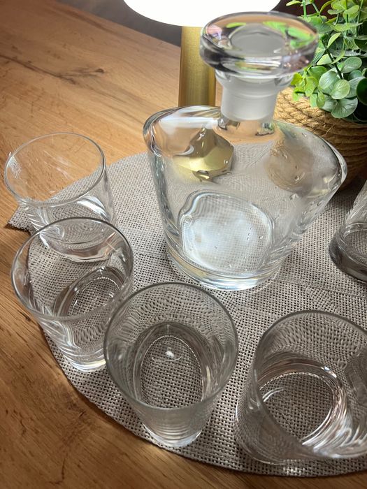 Комплект от шест чаши и гарафа за Whikey