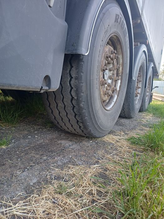 Vând ansamblu Scania R500  V 8  cu Benă cereale Benalu