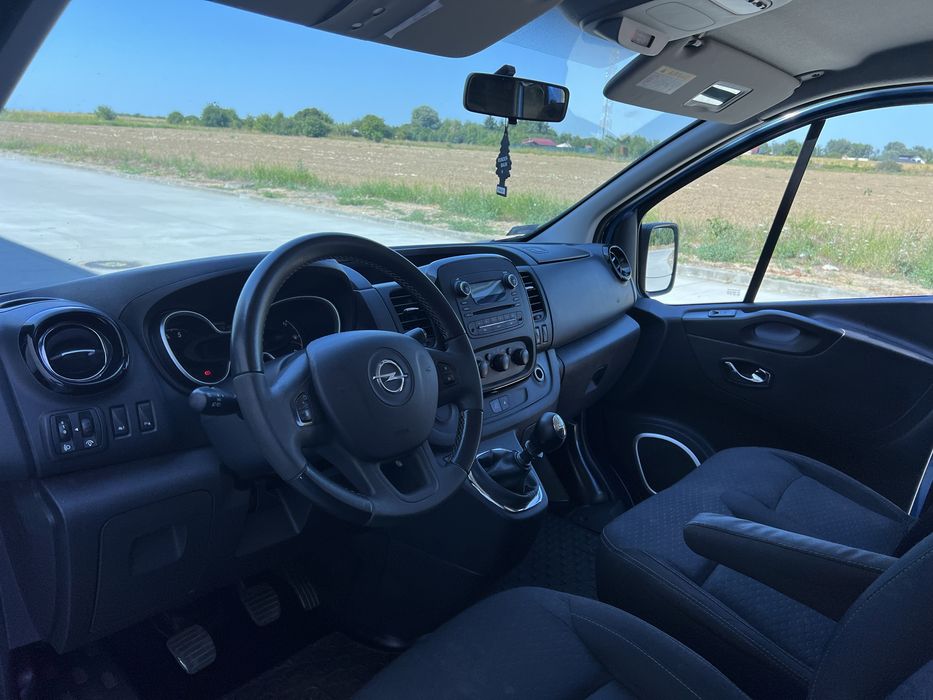 Opel Vivaro - 2019 - 8+ 1 locuri- 1.6 diesel - varianta lunga 9 locuri