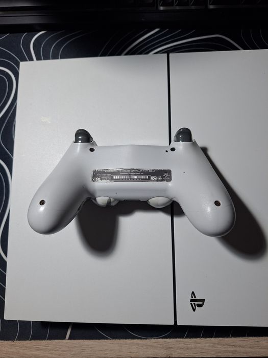 Ps4 1T бял (добавени 500gb) с един joystick  +13 игри