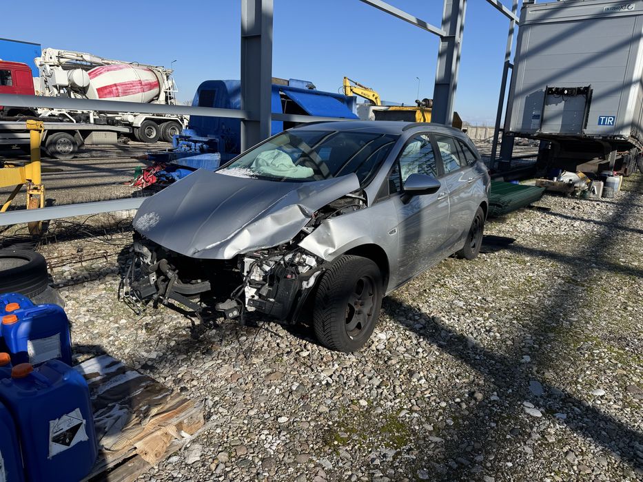 Opel Astra K на части