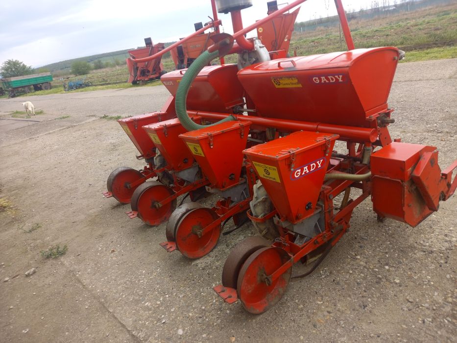 Semanatoare porumb BEKER . .