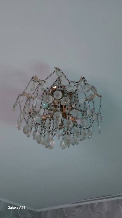 Продам люстру с 5тью лампочками