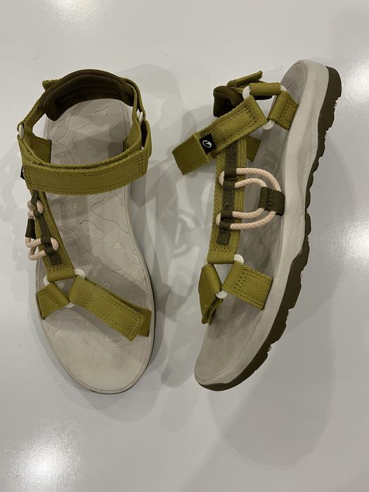 Продавам спортни сандали