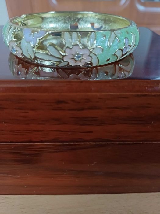 Браслет,новый,привозной.