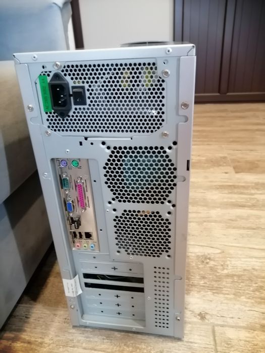 Продавам компютър