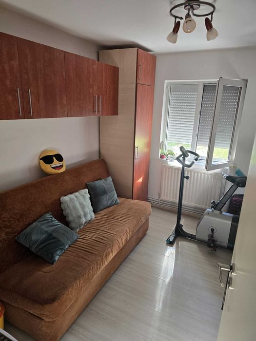 Apartament 3 camere parter cu balcon din constructia  blocului Circumvalatiunii  Favorit amenajat