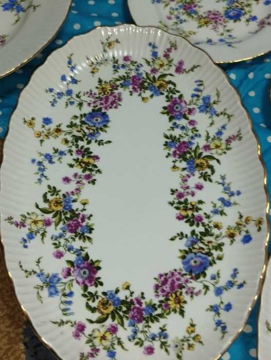 Продам столовый сервиз,посуда