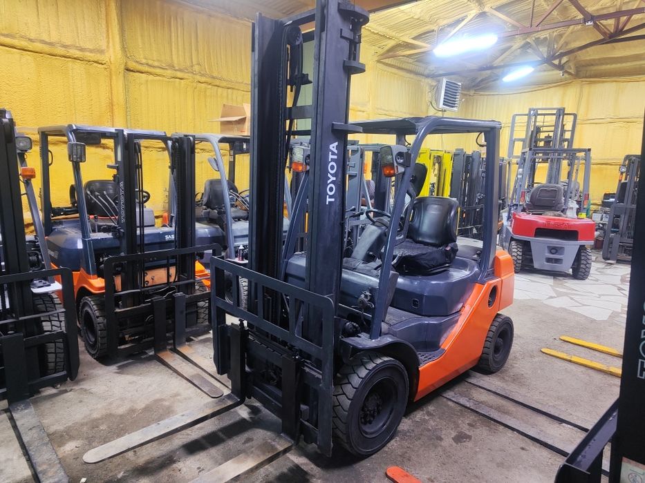 Продам вилочный погрузчик. Кара