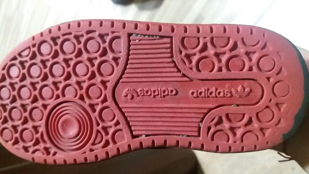 Ботуши на Адидас в много добро състояние