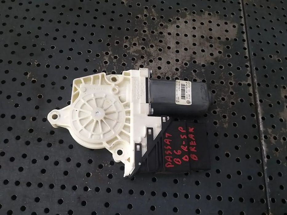 Motoras macara usa dreapta spate vw passat b6 3c 974226114 1k0959704p 984065340 960092100 973622106