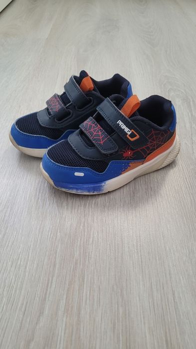 Adidasi primigi/ decathlon marimea 25