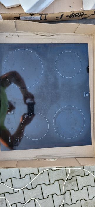 Plita cu inductie Electrolux defecta