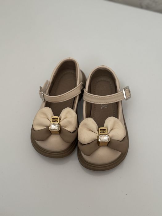 Девичьи туфли, носились три-четыре раза, размер 22.