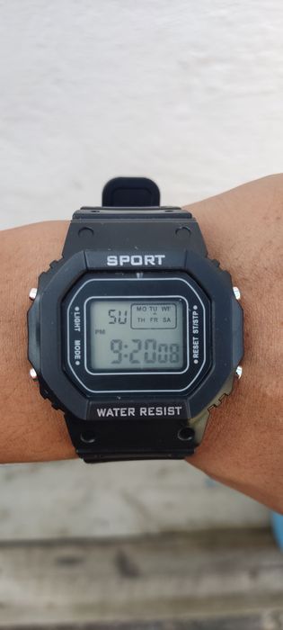 Часы в подарок парню