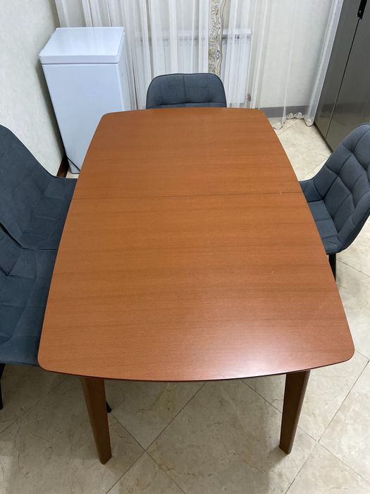 Продам стол из натурального дерева в отличном состоянии