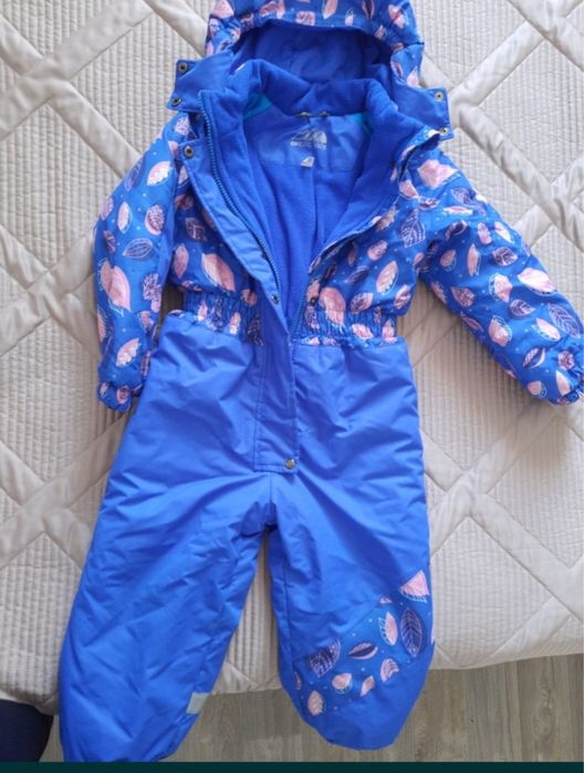 Продам детский комбинезон зимний 98-104