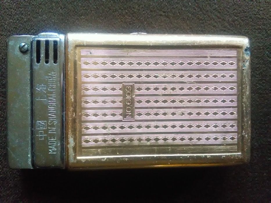 Стара табакера със бензинова запалка