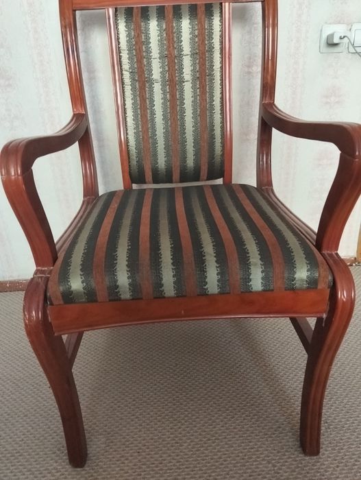 Продам кресло кабинетное