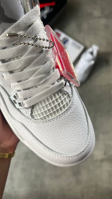 Air Jordan 4 Retro “Metallic White Silver”