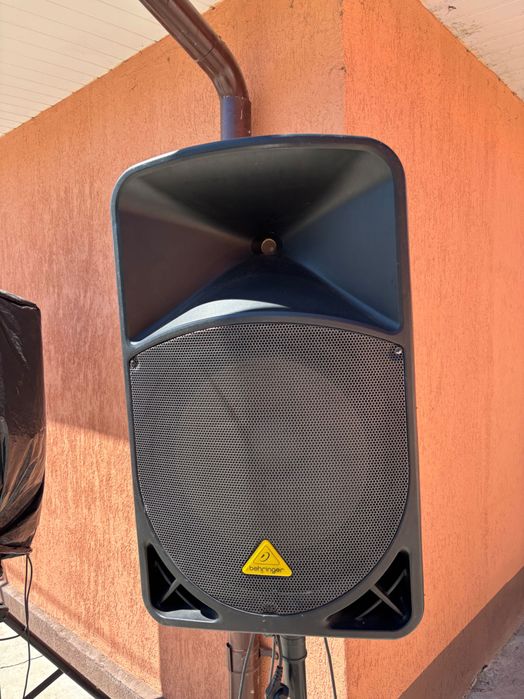 Vând boxe behringer