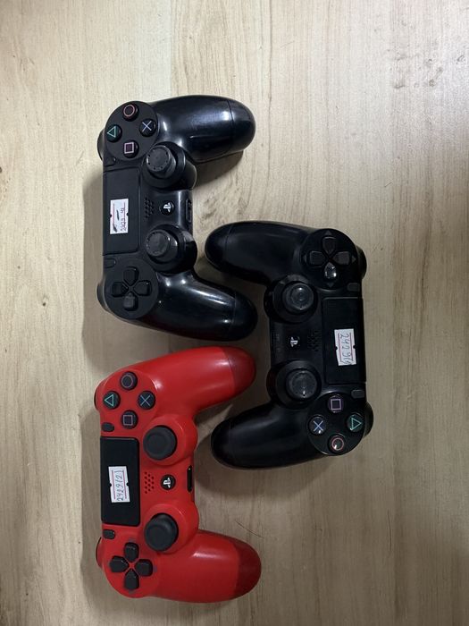 PS 4 Slim.