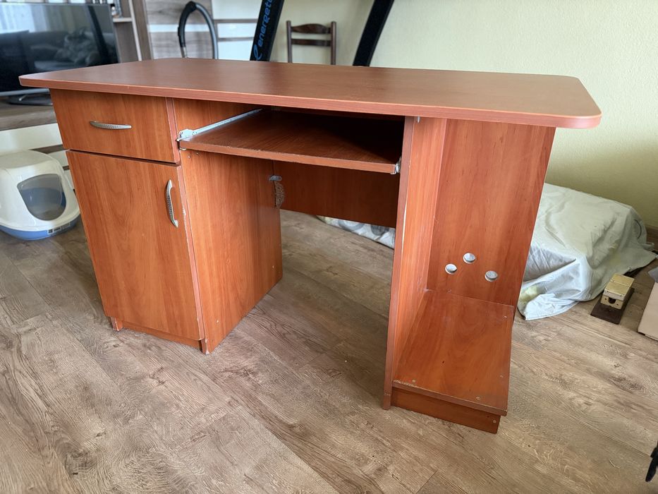 Бюро за компютър 60 х 125 см