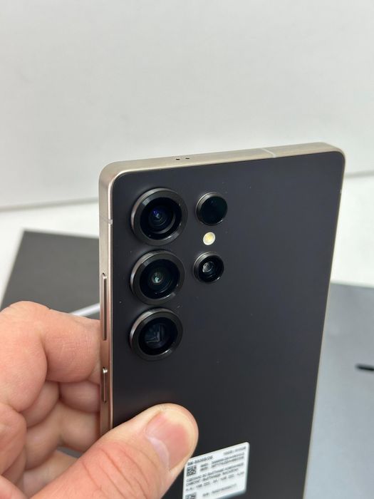 Продам новый Samsung S25 Ultra 512г