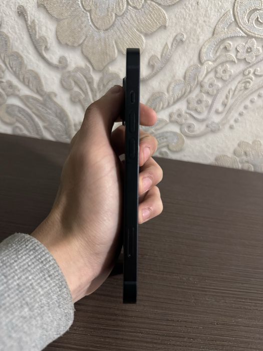 продам IPhone 14