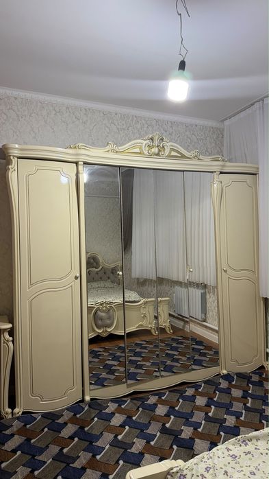 Спальный гарнитур ,диванымен, комодымен сатылады
