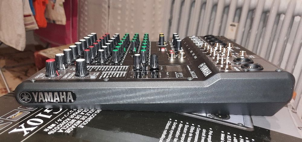 VÂND MIXER AUDIO – NOU
Mixer Yamaha MG10X – NOU, nefolosit
Mixer pr