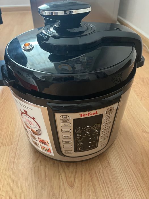 Продавам нов мултикукър Тефал