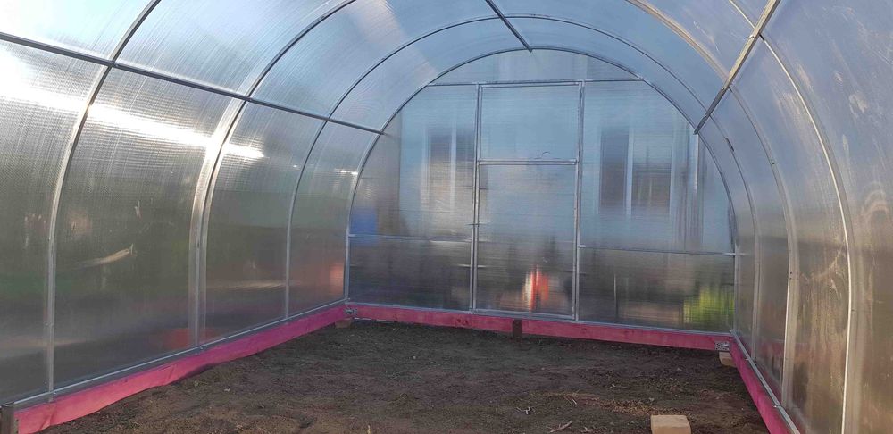 Теплица дачная  .