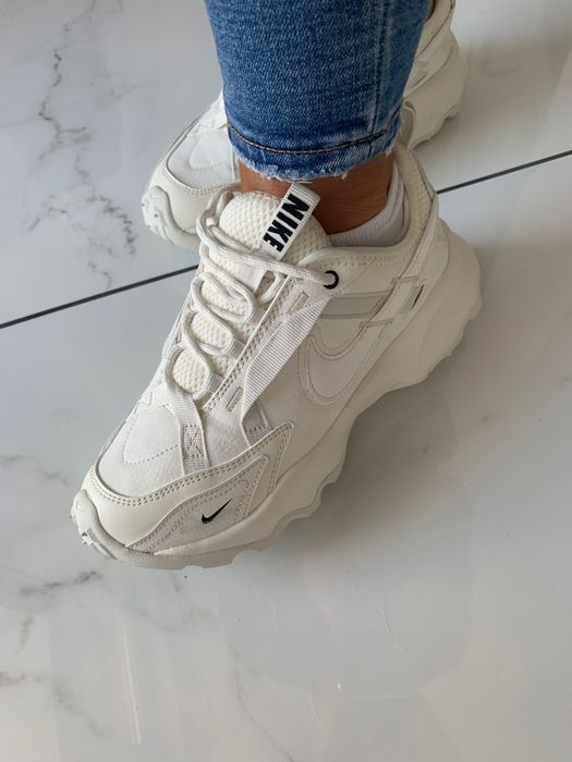 Дамски маратонки NIKE