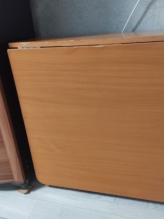 Продам стол книжка