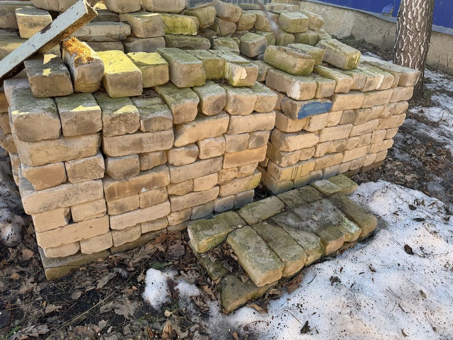 Продам белые кирпичи