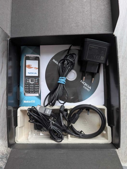 Nokia E51-in cutie, toate accesoriile originale