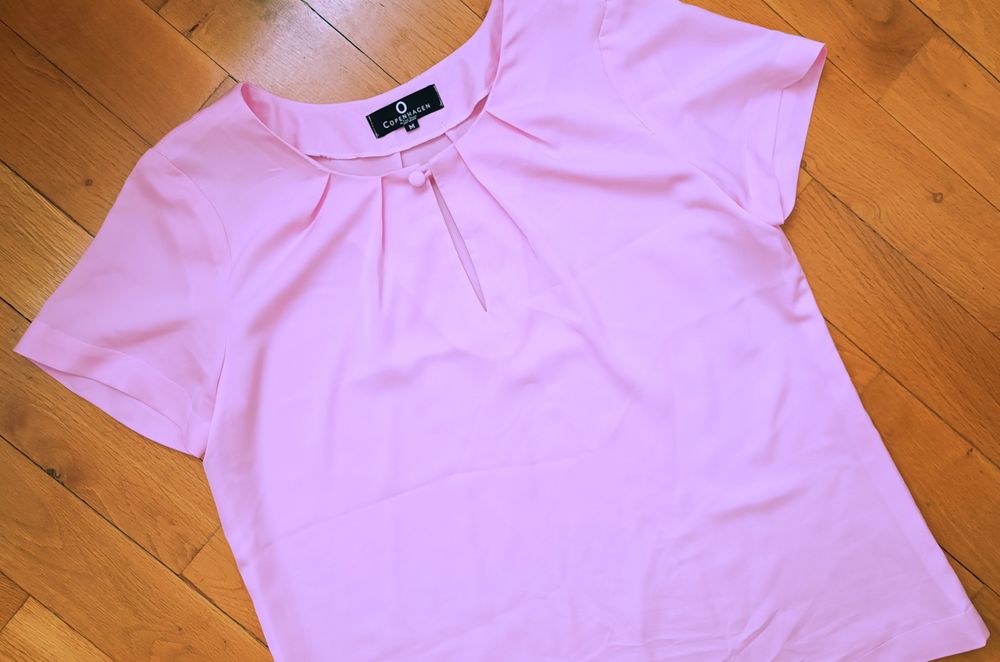 Топ в бонбонен цвят