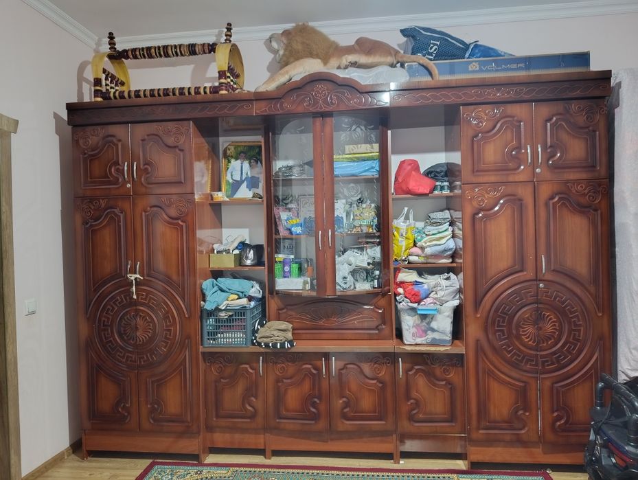 Katta o‘yma naqshli klassik mebel shkaf zo‘r holatda sotiladi arzon!!!