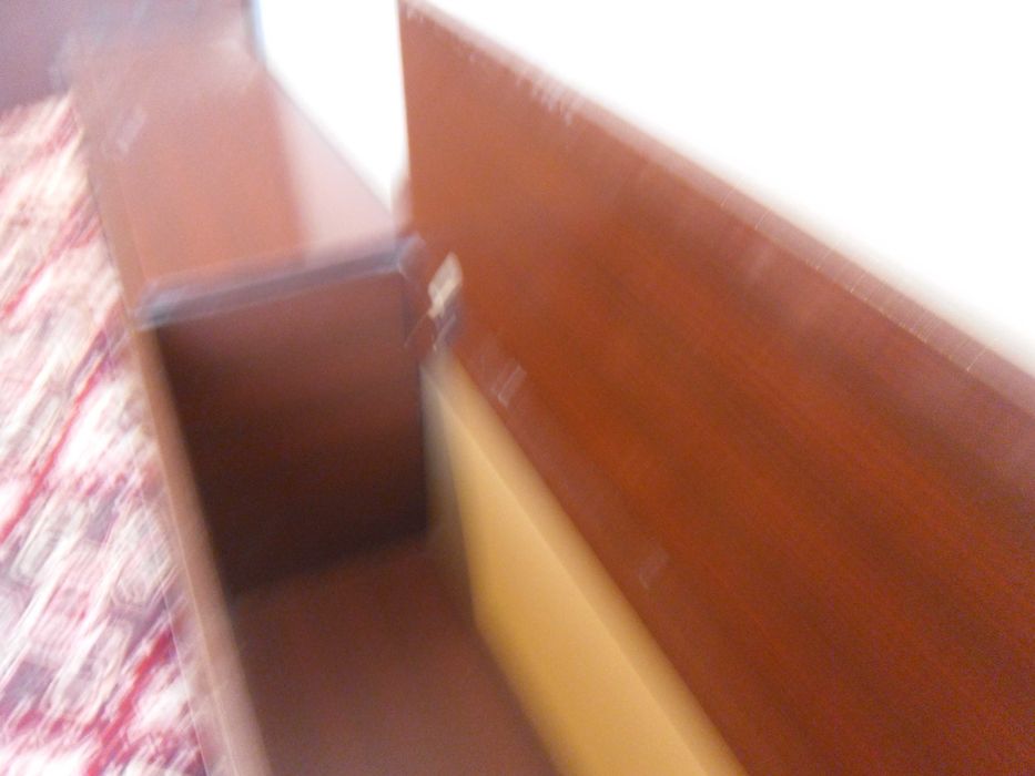 Спалня с четирикрилен гардероб и разтегателен диван