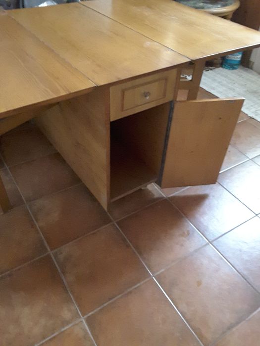 Vand masa din lemn rabatabila