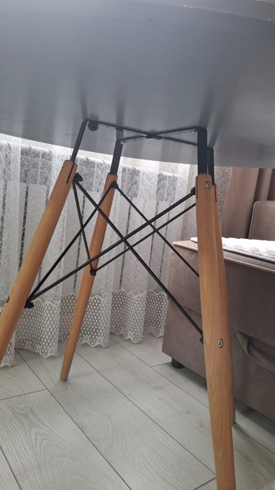 Стол круглый деревянный