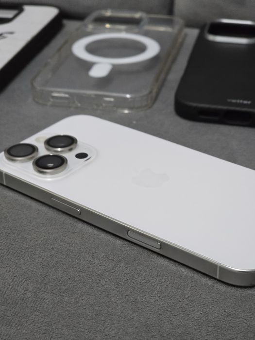 Iphone 16 pro White