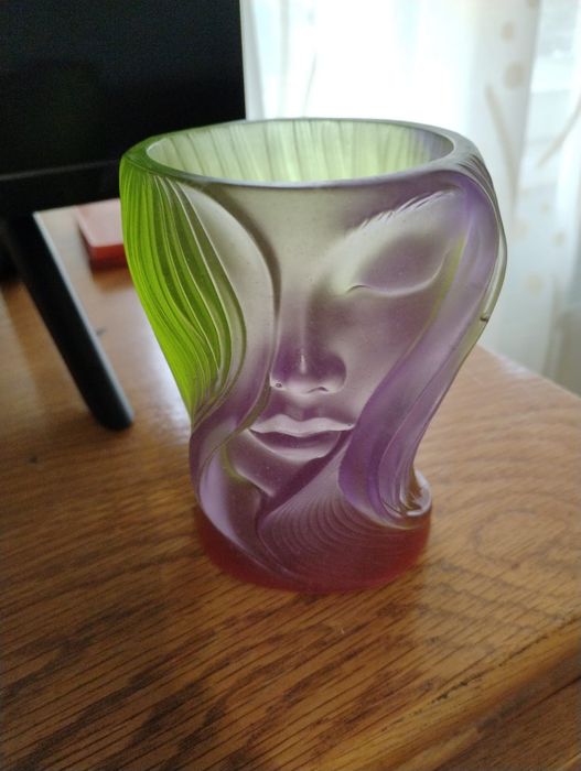 Vază handmade din rășină epoxidică, cu chip feminin
