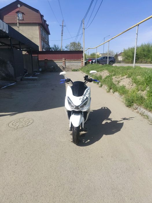 Продам макси скутер