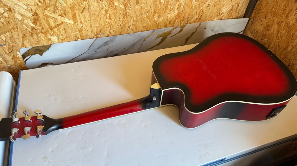 Акустическая гитара