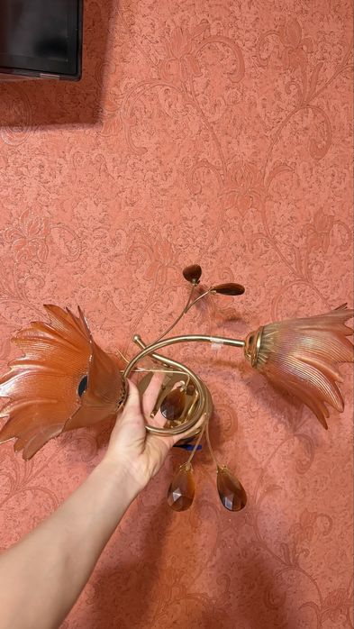 Отдам 3 люстры и чайники